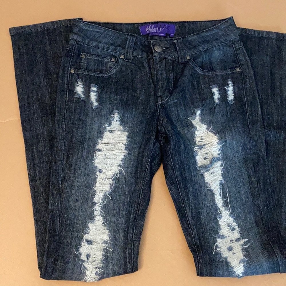 NWOT Miley Cyrus & Max Azria distressed Jeans